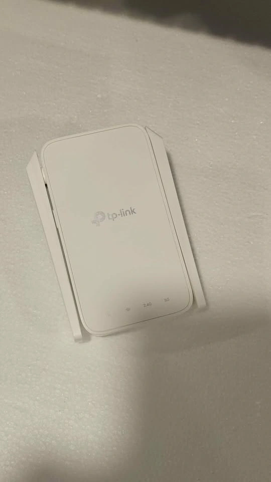 TP Link wifi range extender - photo 2