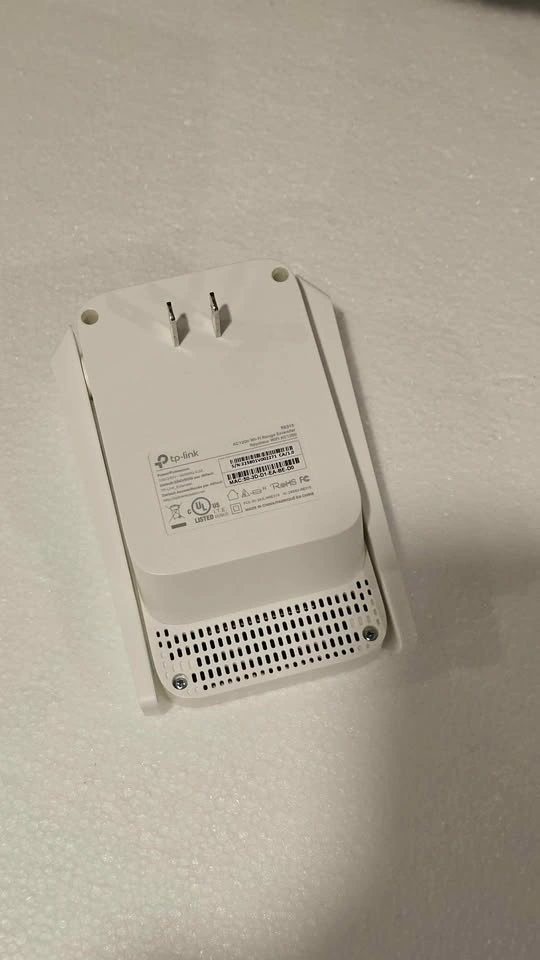 TP Link wifi range extender - photo 3