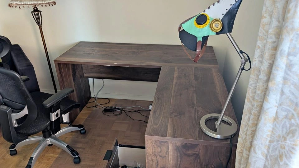 Medium-Sized Corner / L Desk