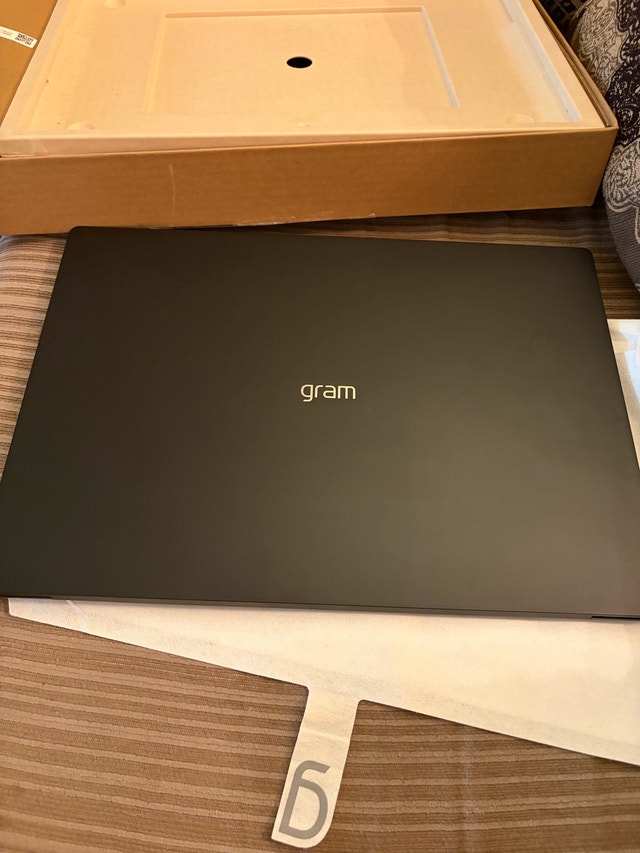 LG Gram Pro 16" OLED Intel Core Ultra7-32GB 1TB