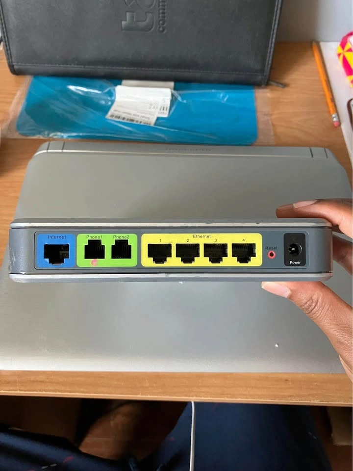 Linksys VoIP Broadband Router - photo 4
