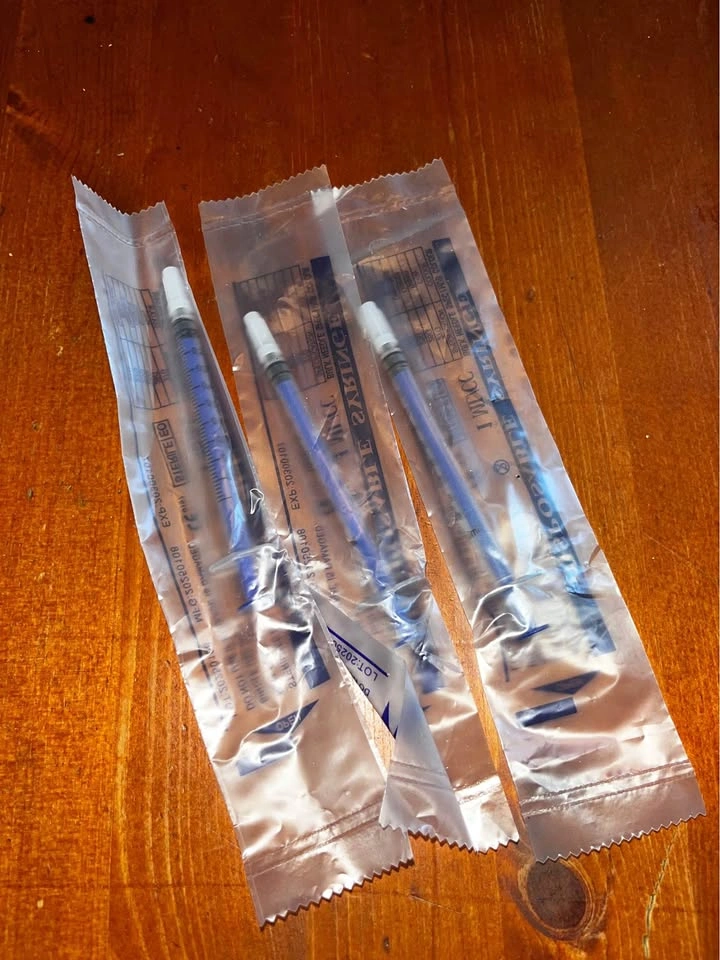 Newborn feeding colostrum kit