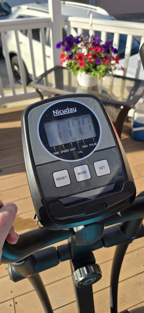 Niceday Elliptical Indoor/Outdoor 16in Stride 500lbs - photo 2