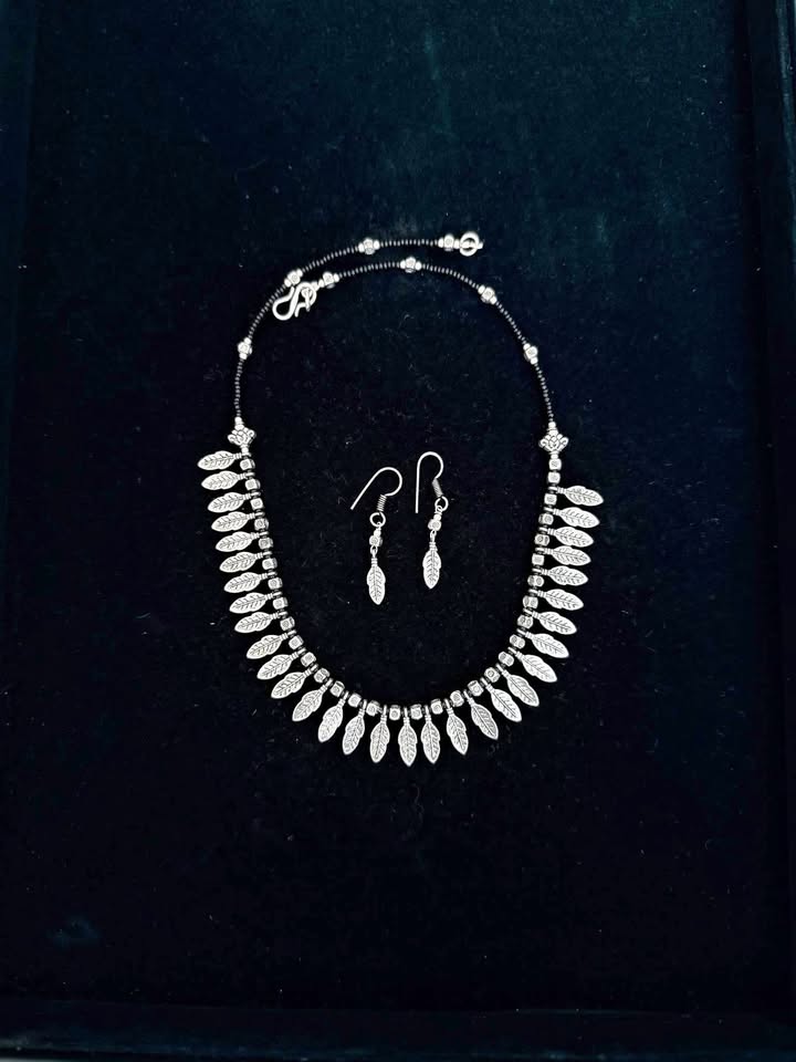 The Leafy Necklace with matching earrings