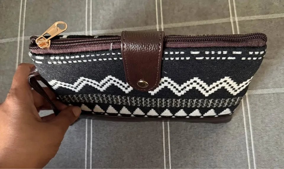 An Elegant Pouch image indicator(2)