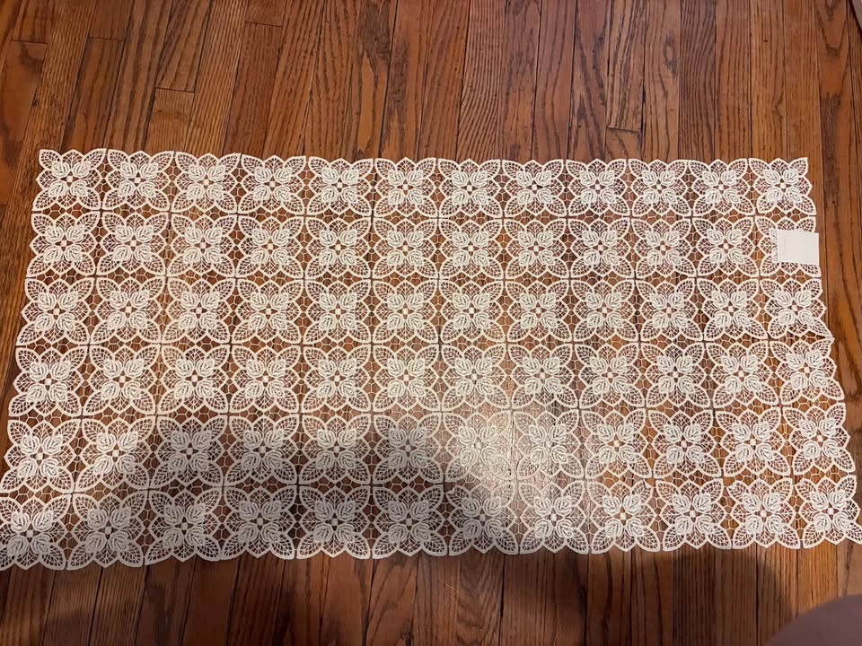 Vintage Crochet table clothes - photo 2
