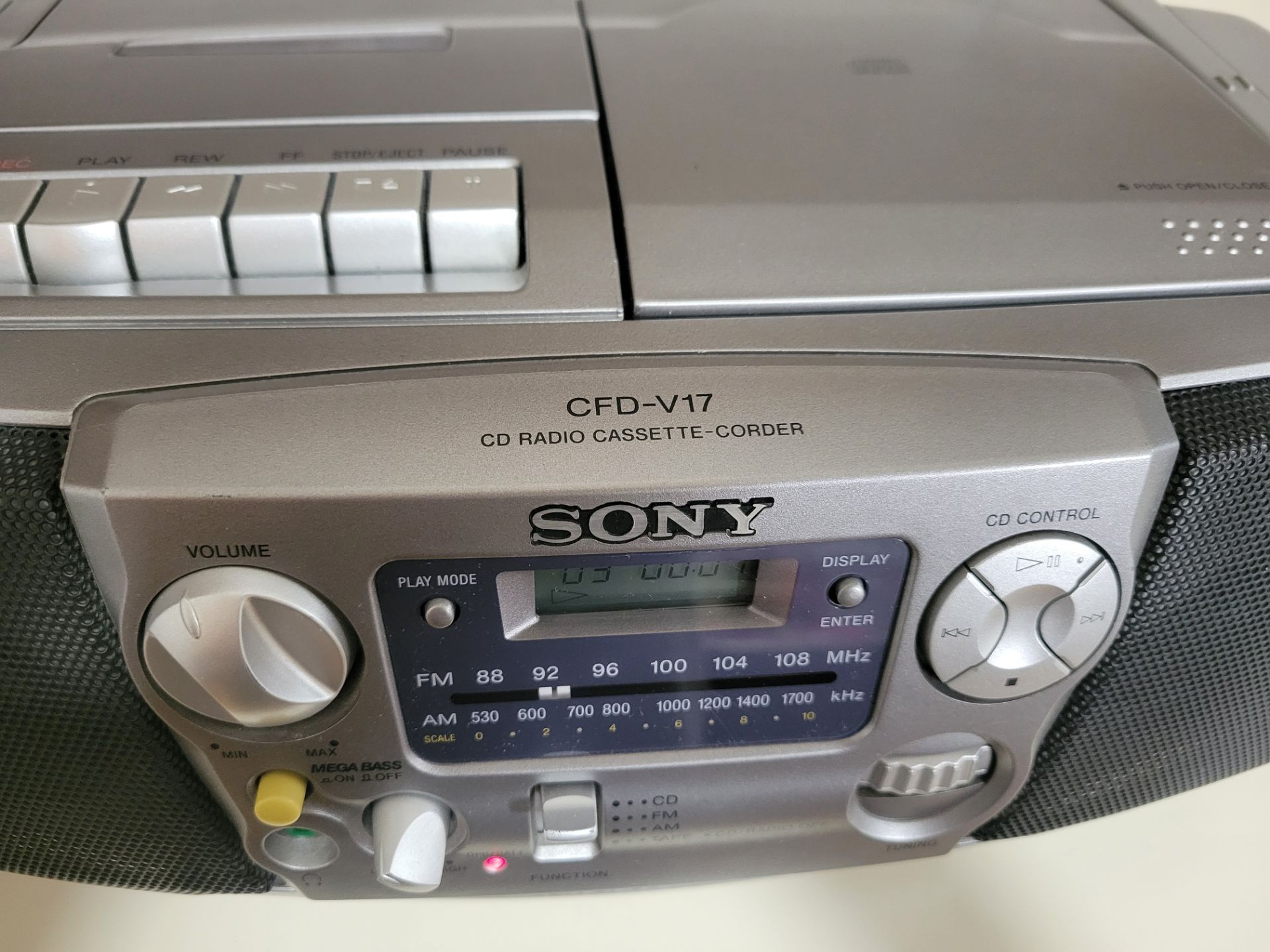 Sony CFD-V17 AM/FM Radio CD Cassette Recorder Boombox Mega Bass - photo 4
