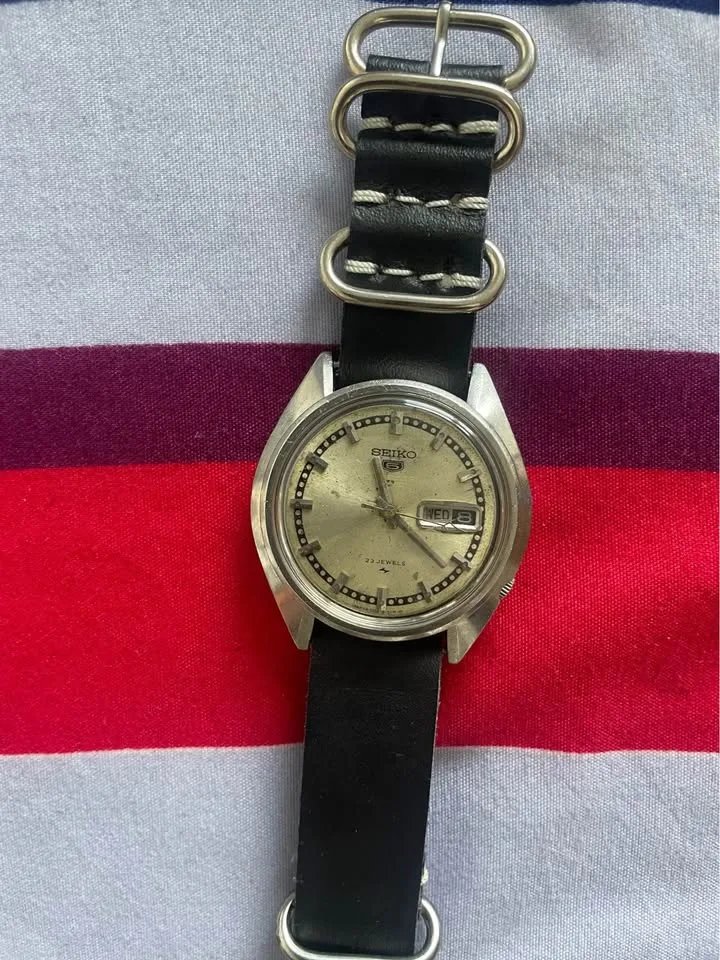 Vintage watches for sale image indicator(2)