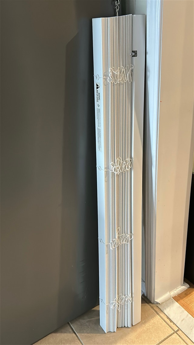 Window blinds (cordless) W45in x46inL