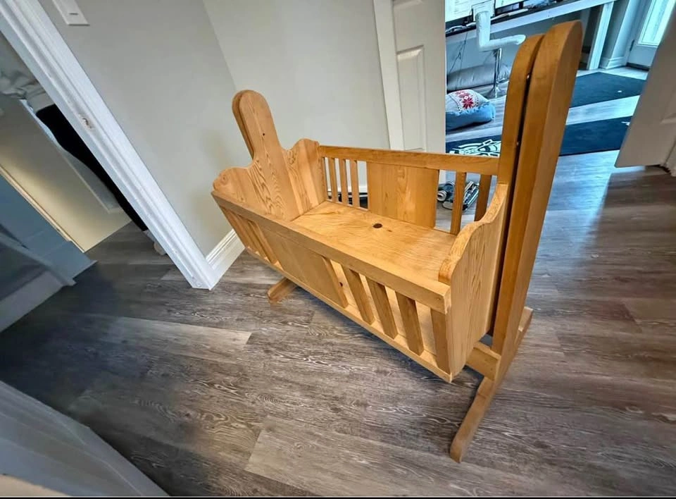 Wooden Swinging Baby Cradle - photo 2