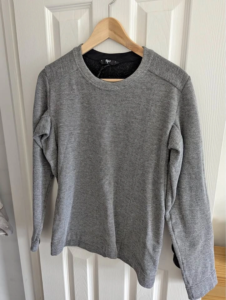 RYU Men’s S Crewneck Sweatshirt Men’s Small