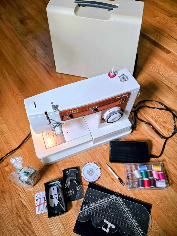 Vintage Singer 6104 Sewing Machine - Working & Tested - photo 2