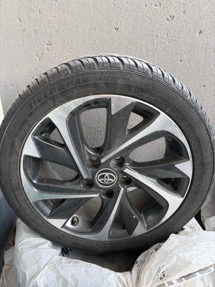 17inch OEM Alloy All Season Tires - photo 2