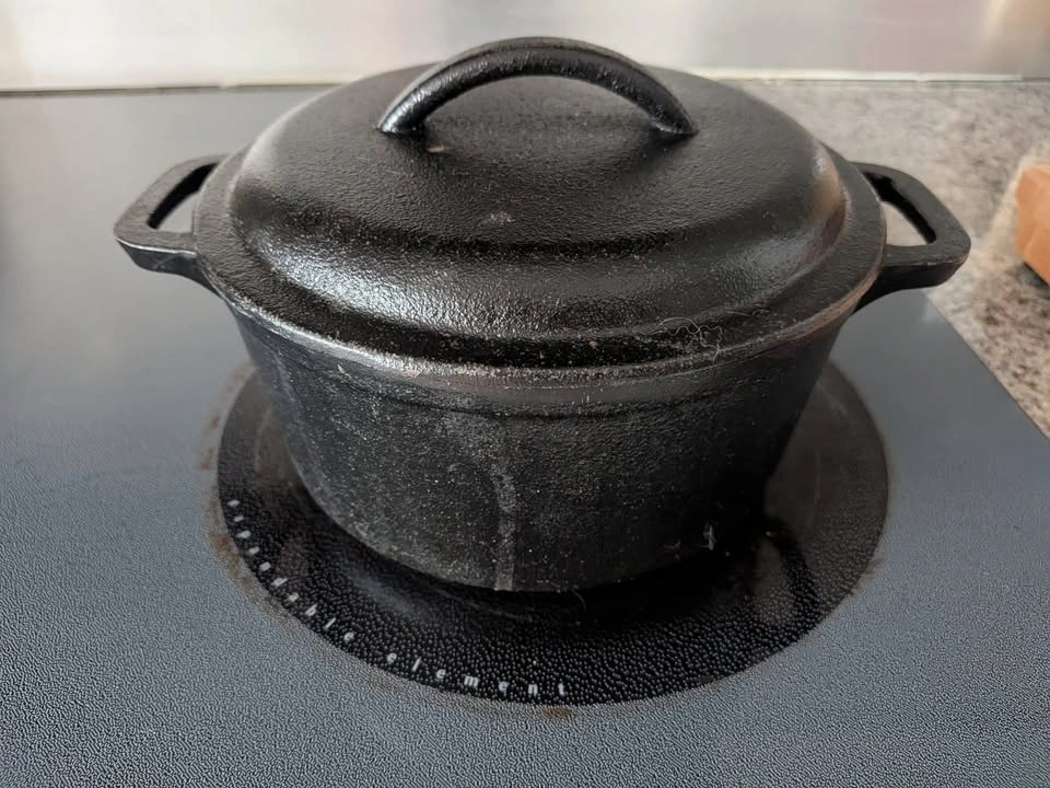 Cast Iron Mini Dutch Oven Pot with Lid and Dual Handles, 2-Quart - photo 2