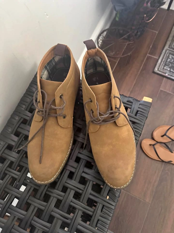 Men’s chukkas size 11