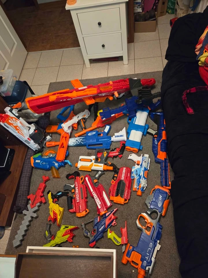 Nerf Guns & more - photo 2