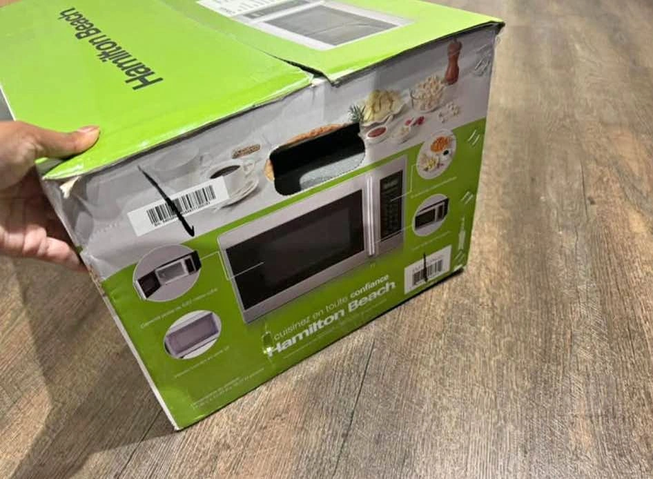 Moving sale Hamilton Beach 0.7 cu. ft. Microwave Oven