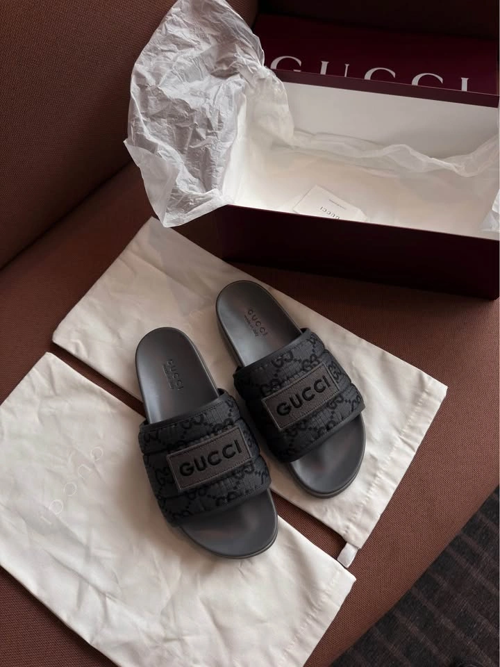 Gucci GG Monogram Grey Slide Size 9.5/43 - Authentic - Mint Cond - photo 2