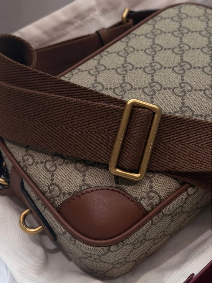 Authentic Gucci Emblem Small Crossbody Bag | Slight Used - photo 2
