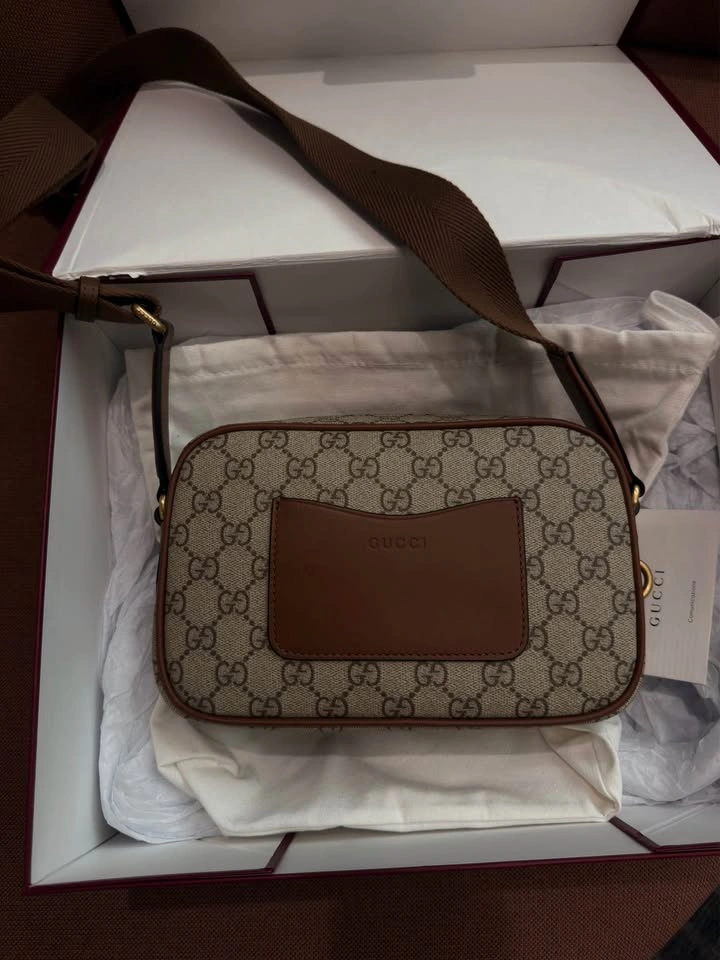 Authentic Gucci Emblem Small Crossbody Bag | Slight Used - photo 5