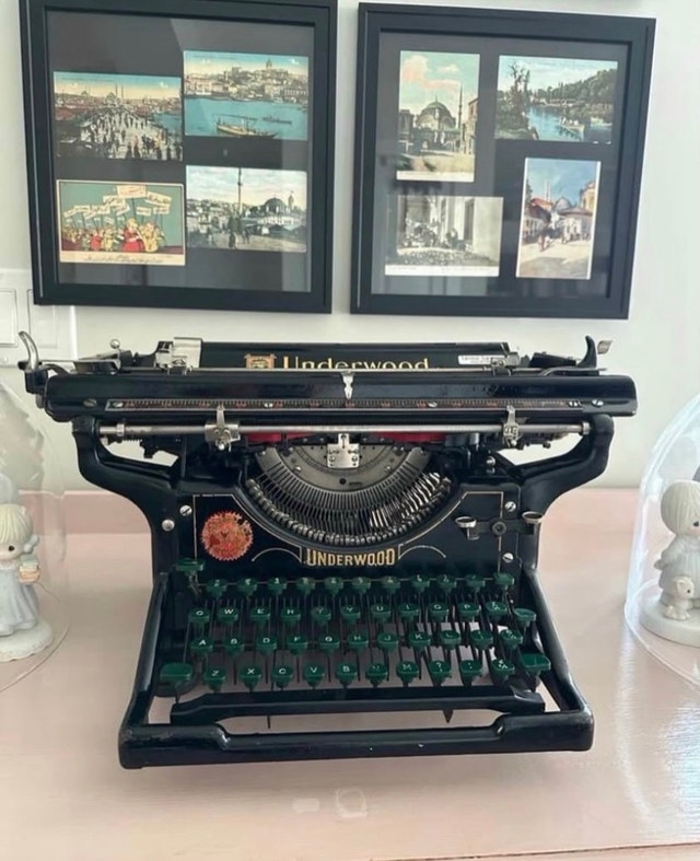 Antique Underwood 1926 Model Typewriter