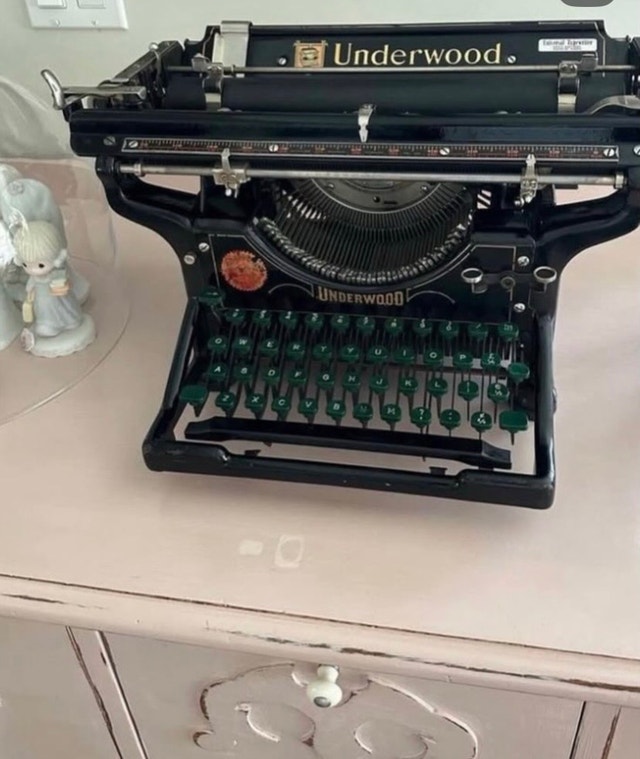 Antique Underwood 1926 Model Typewriter - photo 4