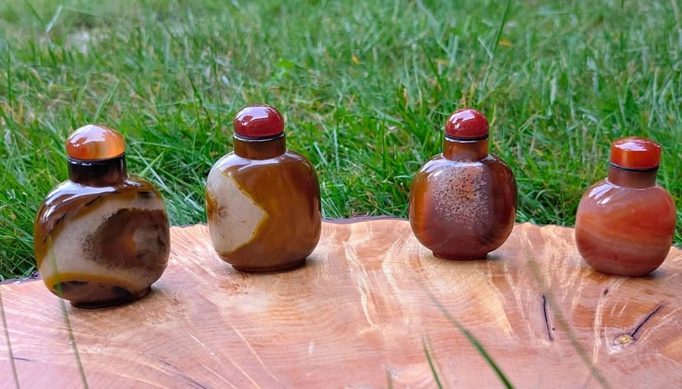 Banded Crystalloid Agate Snuff Bottles - LOT 7