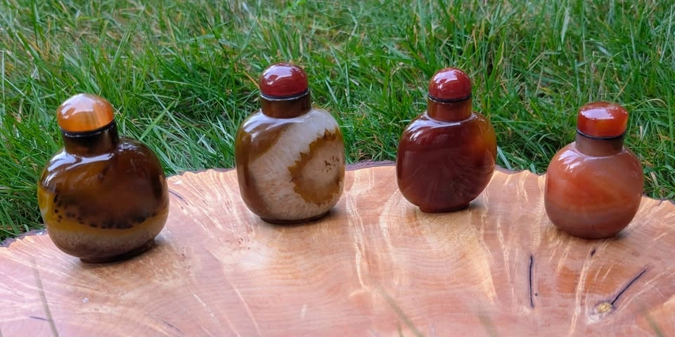 Banded Crystalloid Agate Snuff Bottles - LOT 7 - photo 2