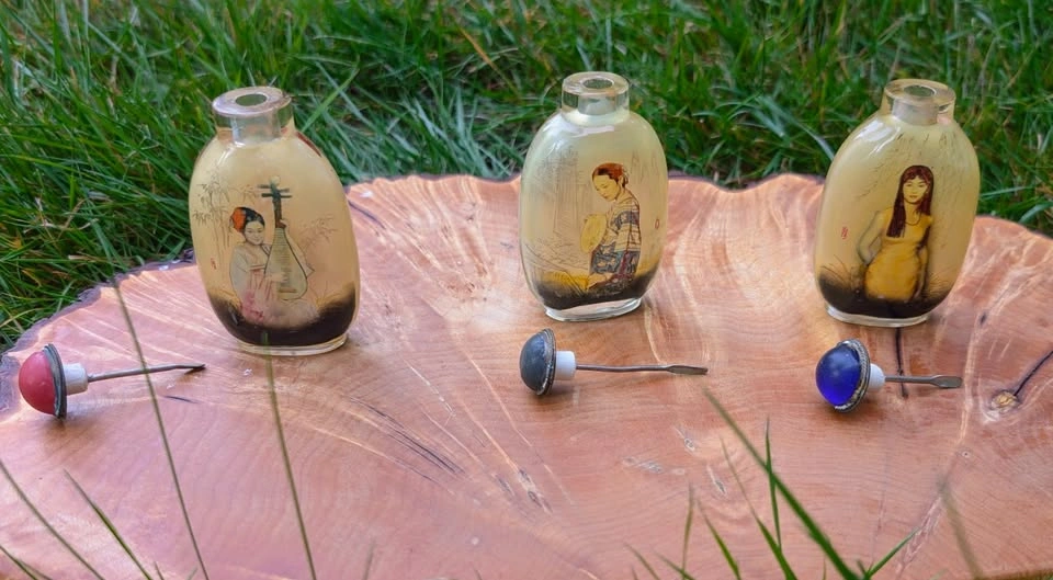 Inside/Reverse/Hand-Painted Glass Snuff Bottles (3 Pieces) - photo 3
