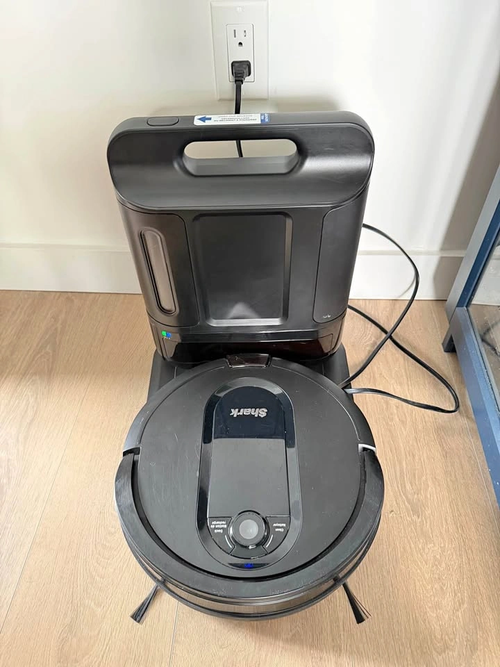 Shark IQ Self-Empty Robot Vacuum with XL Auto-Empty Base