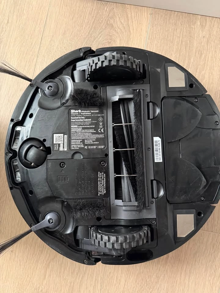 Shark IQ Self-Empty Robot Vacuum with XL Auto-Empty Base - photo 2