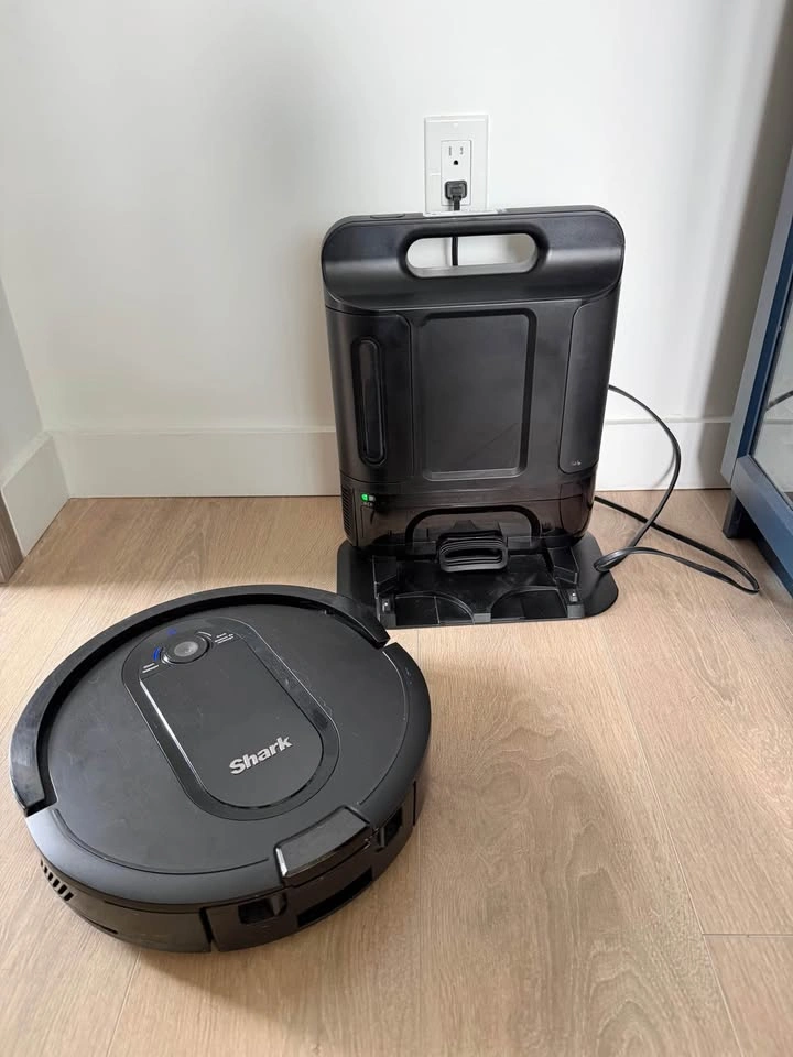 Shark IQ Self-Empty Robot Vacuum with XL Auto-Empty Base - photo 3