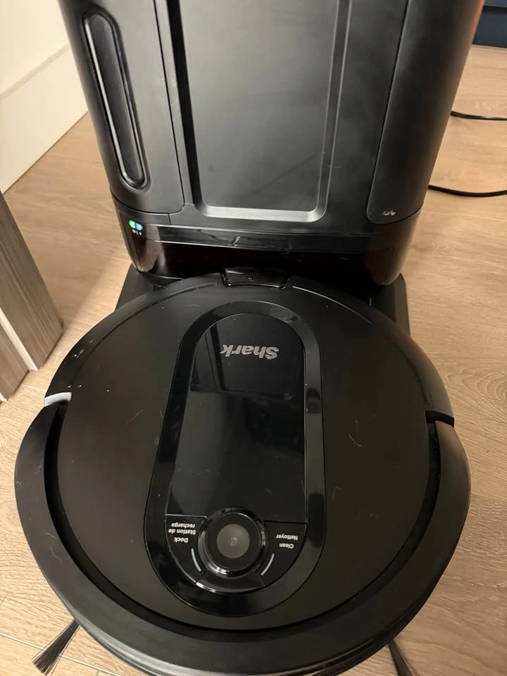 Shark IQ Self-Empty Robot Vacuum with XL Auto-Empty Base - photo 4