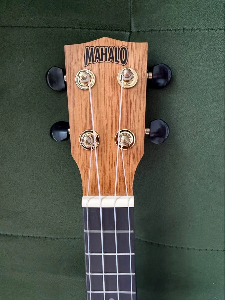 Mahalo Soprano Ukulele with Carry Bag – Like New - photo 2