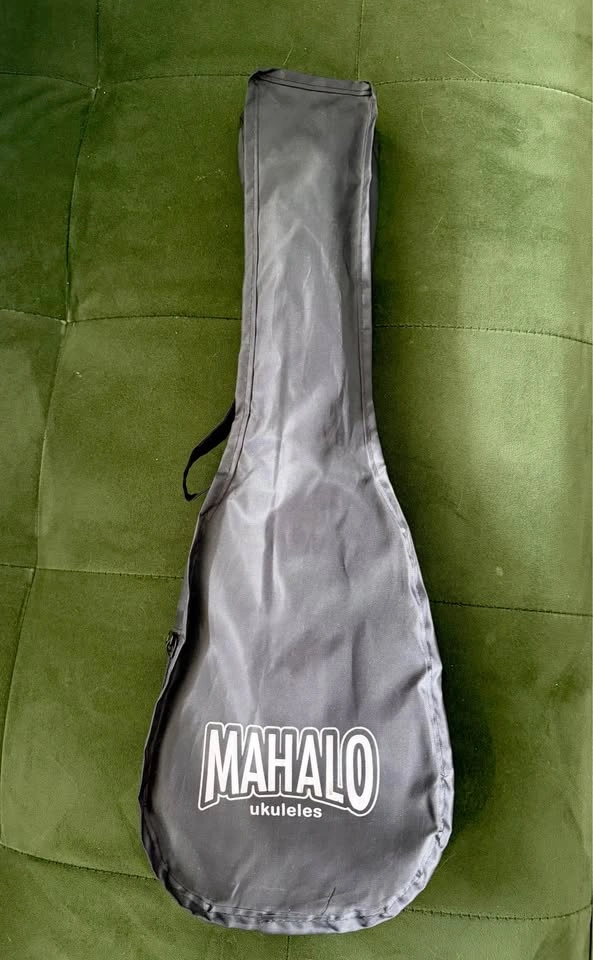 Mahalo Soprano Ukulele with Carry Bag – Like New - photo 5