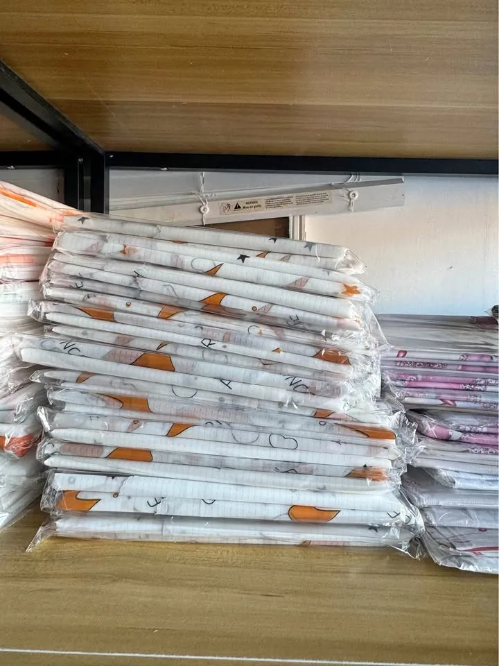 Table plastic mats two sizes small & large thumbnail
