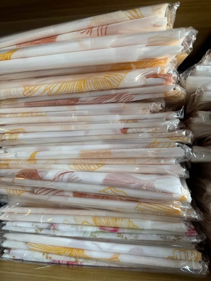 Table plastic mats two sizes small & large image indicator(2)