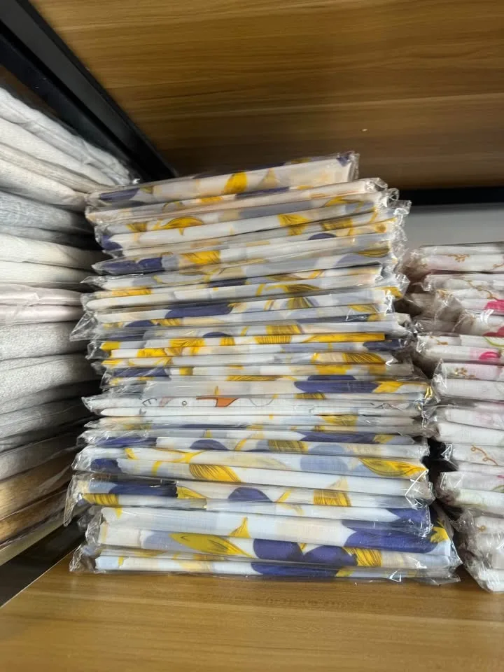 Table plastic mats two sizes small & large image indicator(3)