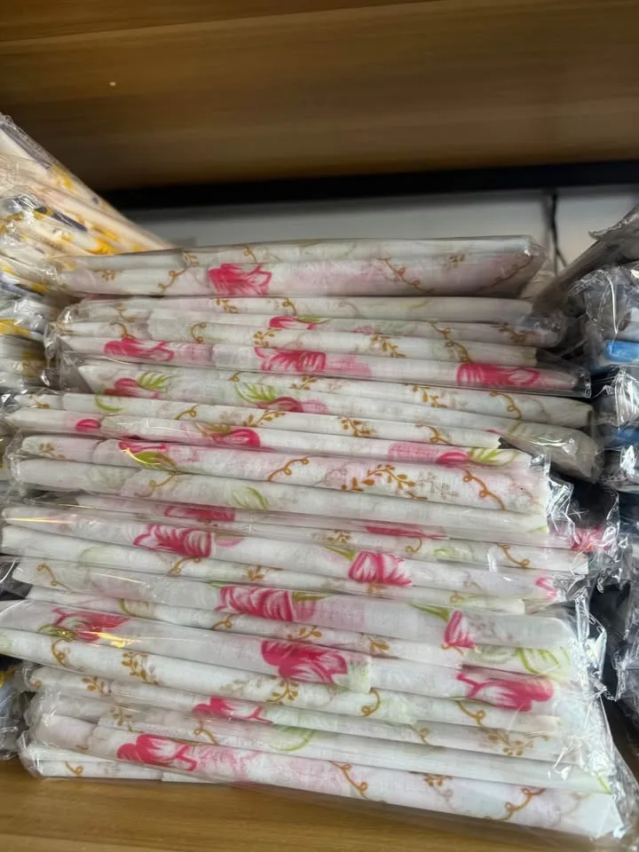 Table plastic mats two sizes small & large image indicator(5)