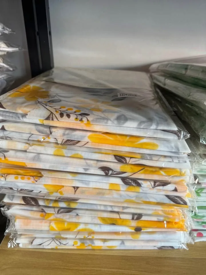 Table plastic mats two sizes small & large image indicator(6)