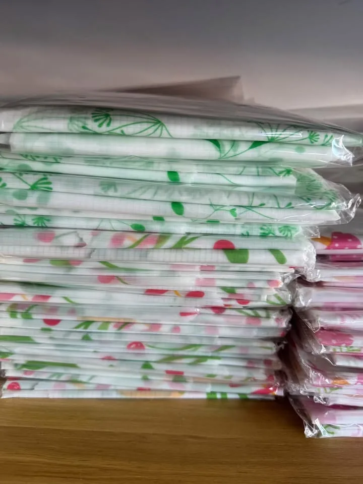 Table plastic mats two sizes small & large image indicator(7)