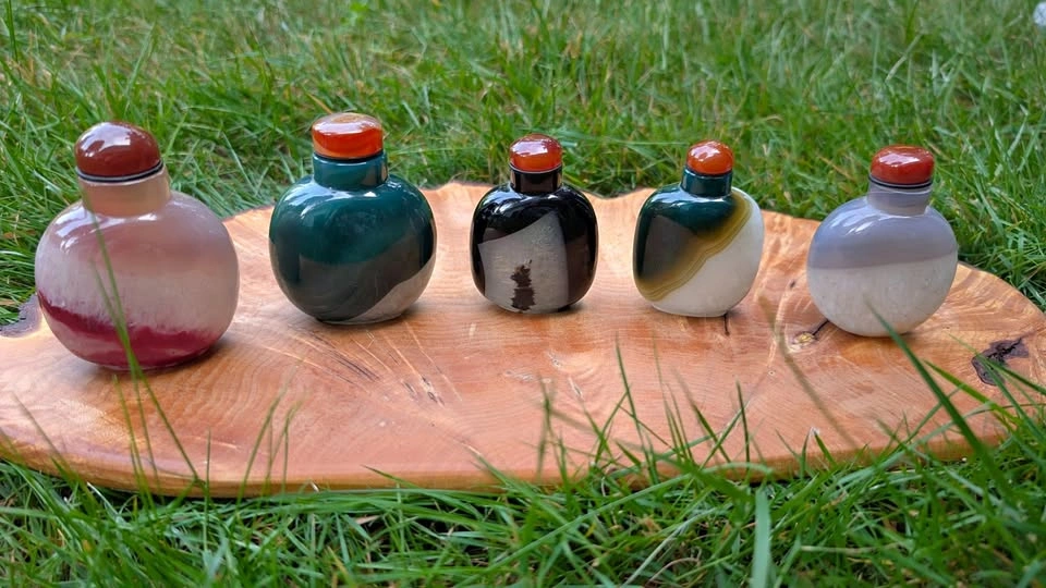 Hollowed Two-Tone Crystalloid Agate Snuff Bottles - LOT 8
