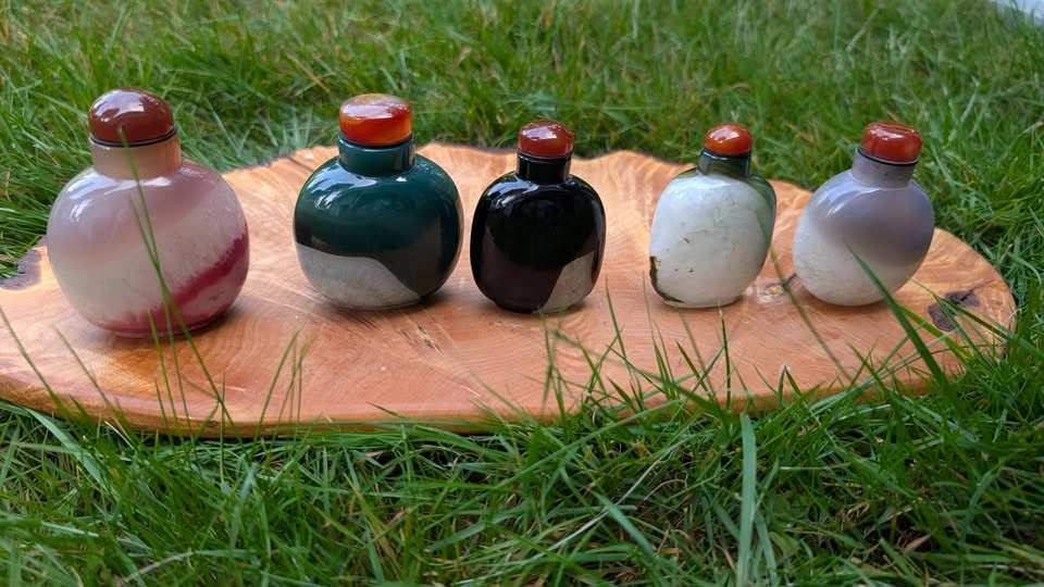 Hollowed Two-Tone Crystalloid Agate Snuff Bottles - LOT 8 - photo 2