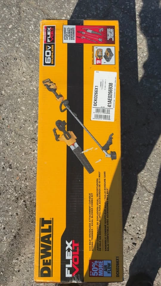 DEWALT 60V 17 in. String Trimmer and Leaf Blower Combo Kit - photo 2