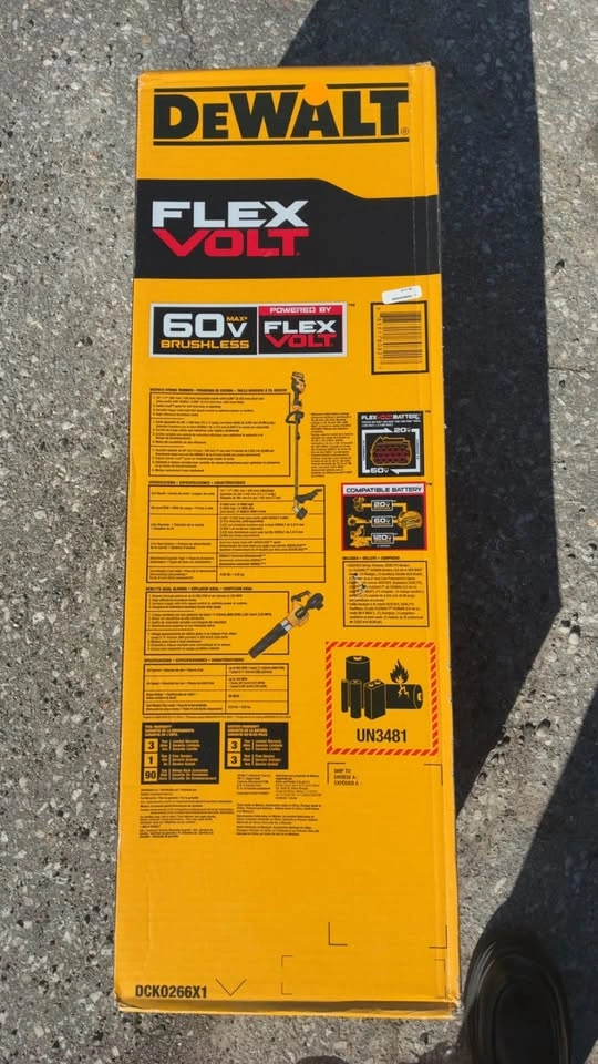 DEWALT 60V 17 in. String Trimmer and Leaf Blower Combo Kit - photo 3