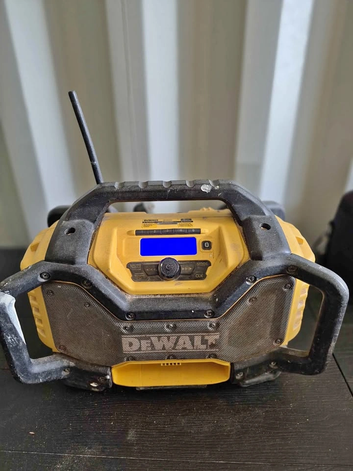 Dewalt radio