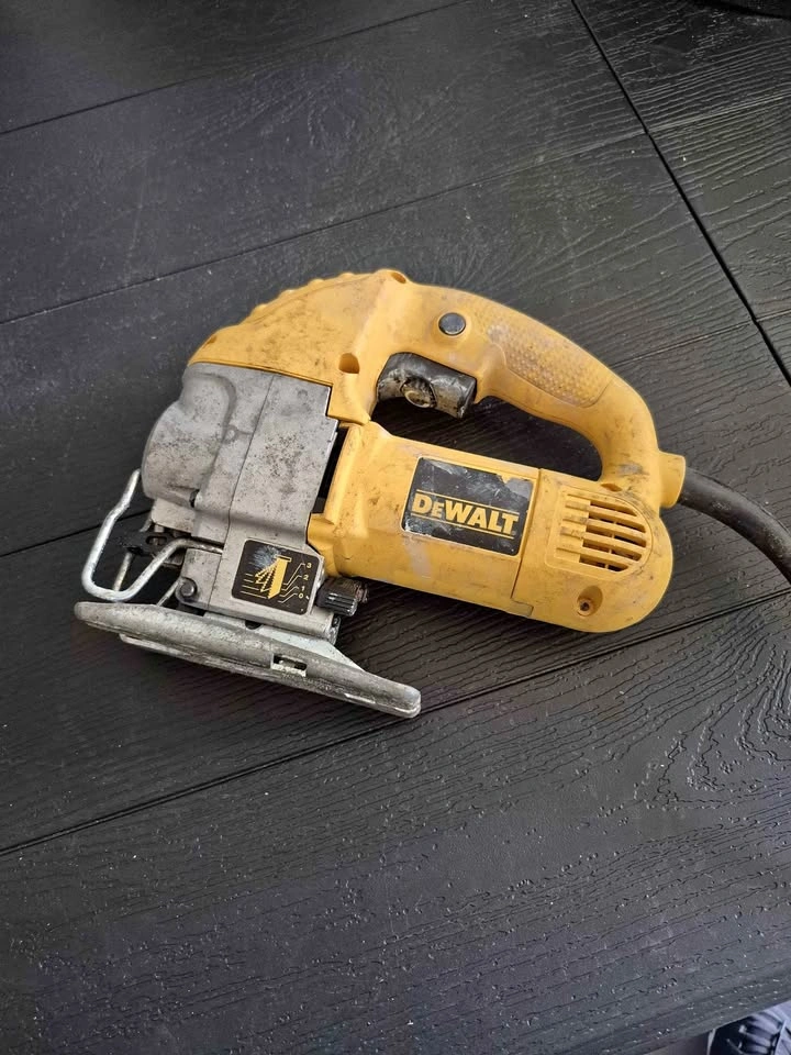 DEWALT Jigsaw, Variable Speed, 5.5-Amp Corded (DW317)