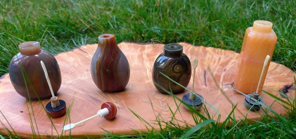 Natural Stone Snuff Bottles (Banded Agate & Jadeite) - photo 3