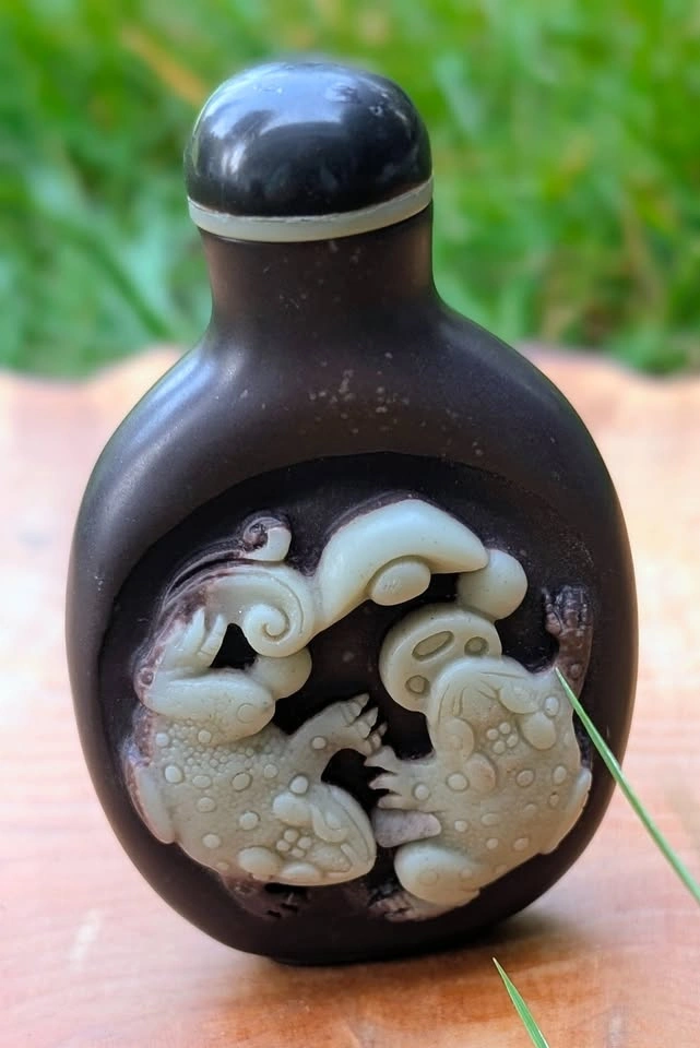 Intricate High-Relief Snuff Bottle (Eagle, Rabbit & Toad) - photo 2