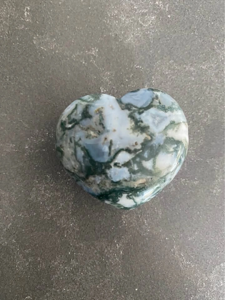 Moss Agate Hearts and Selenite Palm Stone Set - photo 4